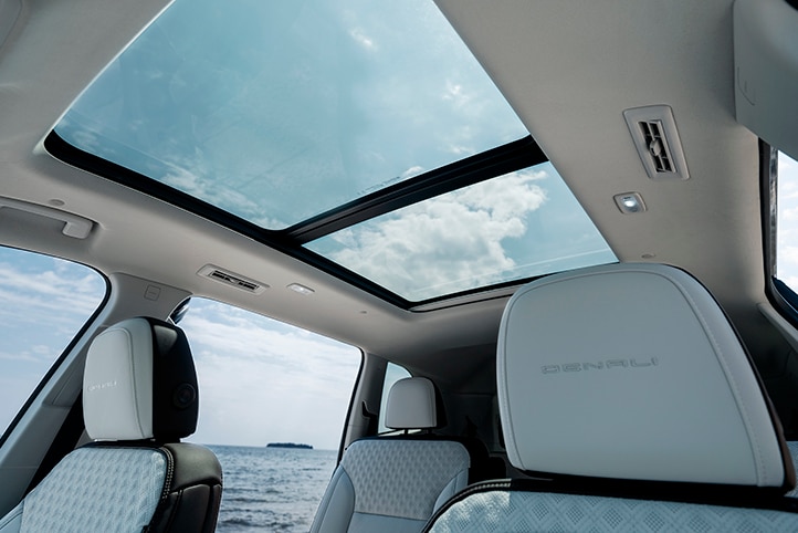 Amplio interior de GMC Acadia 2026, SUV de 7 pasajeros